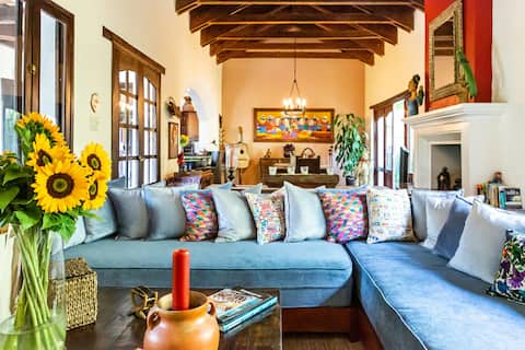 Secure colonial charm near city center w/parking