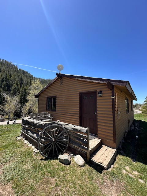 Riverside Cabin Retreat on  Elk River in Clark,Co