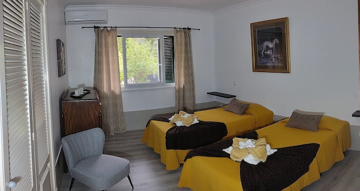 2 מיטות יחיד.