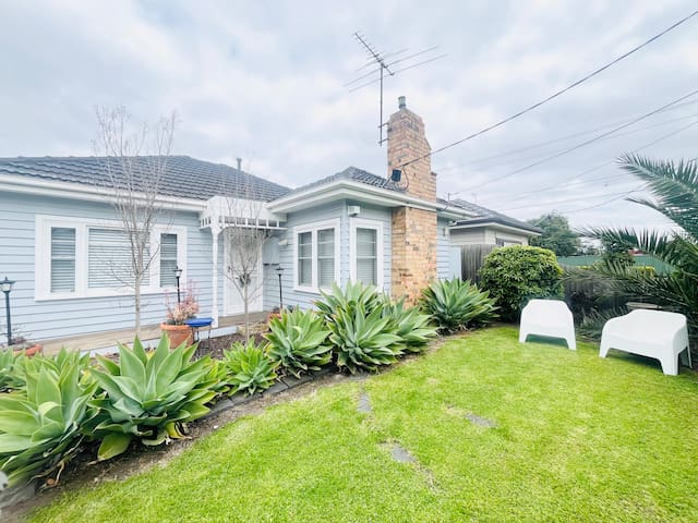 ABODE ON ADENEY /FREE WIFI / pet friendly !!