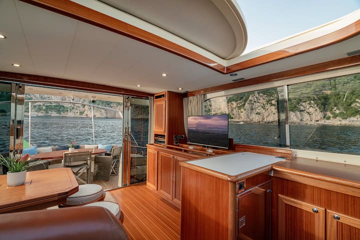 18mt/60ft Motor Yacht Day Charter In Amalfi Coast - Pompeya