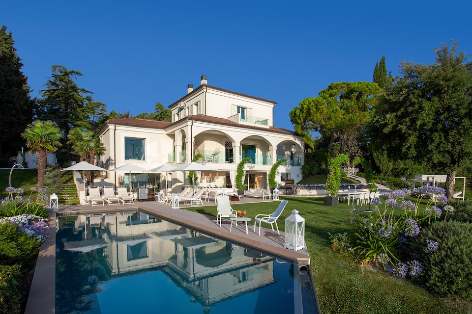 Villa Belvedere, above the Romagna hills, Bertinoro, Emilia-Romagna, Italy, photo 3 of 10