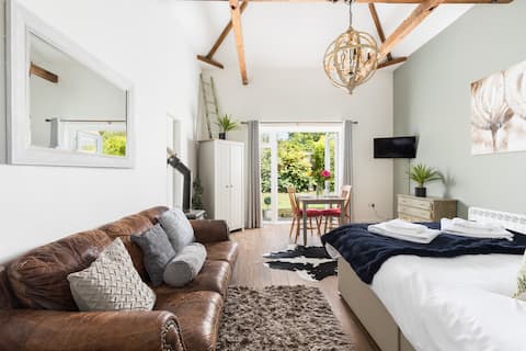 Top performing Airbnb: A Chic Cotswold Annexe in Bourton On The Water. in Bourton On The Water