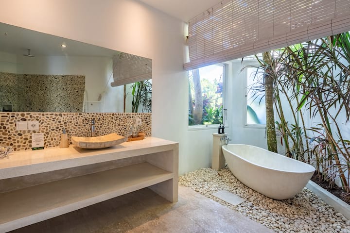 Bathrooms at Villa Jacques