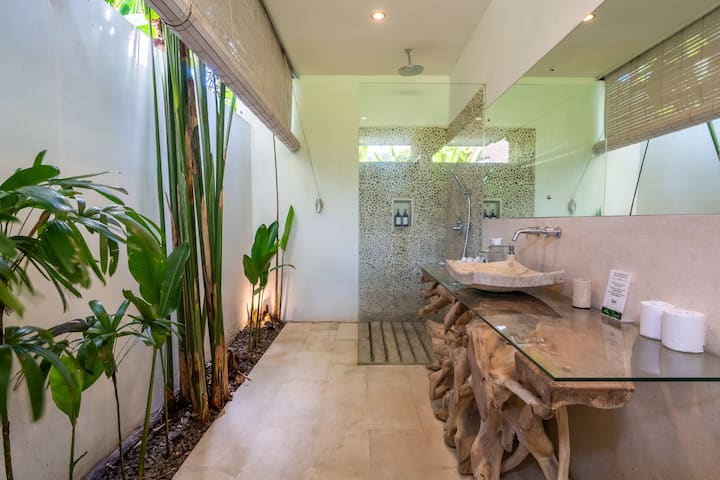 Bathroom at Villa Charles