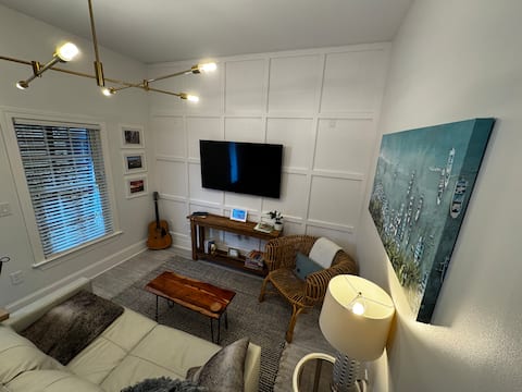 Top Airbnb: Private 1/1 Old Mt Pleasant/Shem Creek Bungalow in Mount Pleasant
