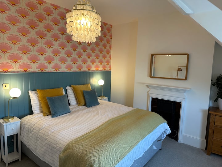 The spacious second bedroom can be set up as a sumptuous super-king, or there is ample room as twin, single beds. Please mention at time of booking. 