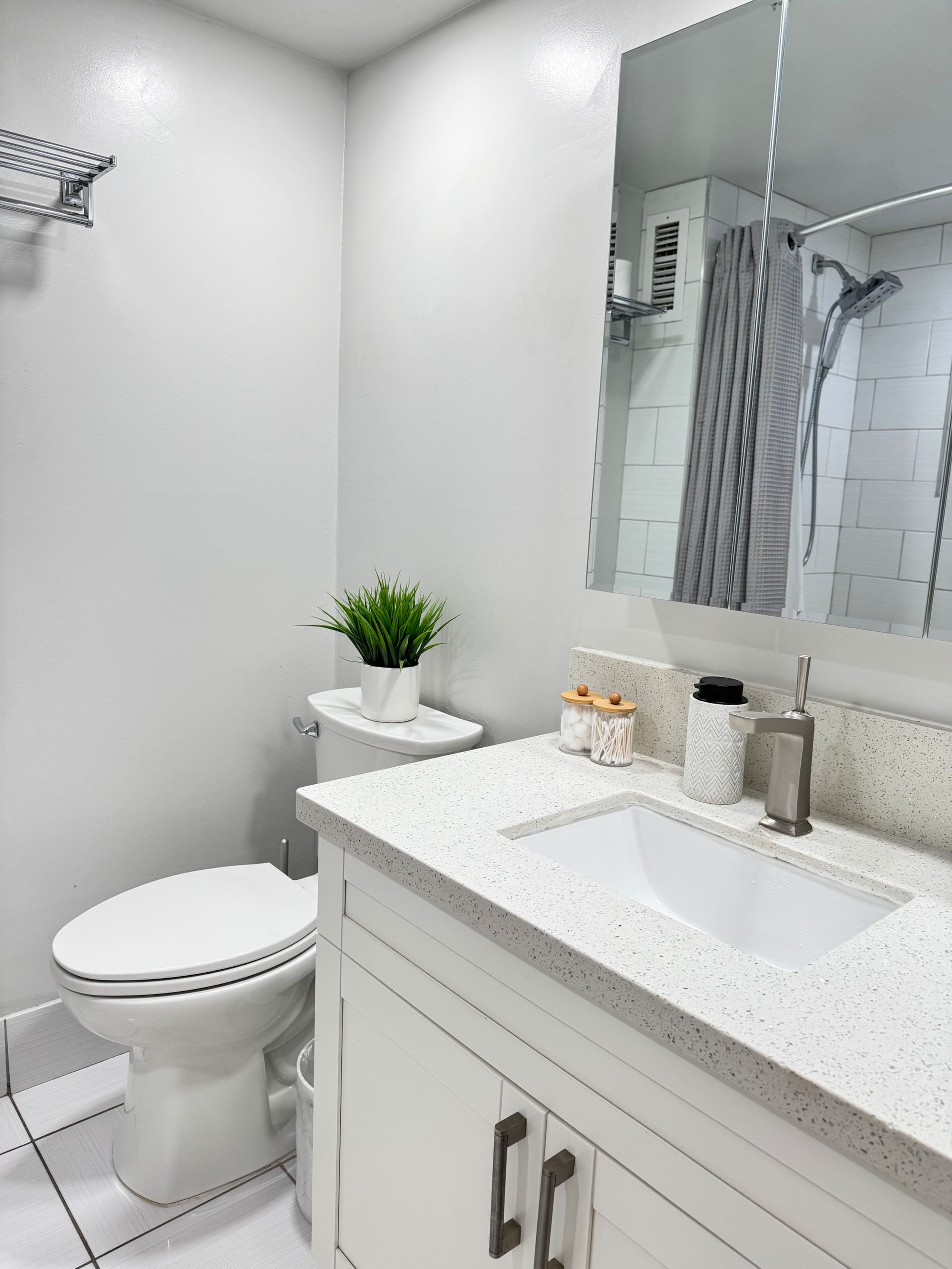 Condo in Honolulu · ★4.9 · Studio · 1 bed · 1 shared bath - Image 15
