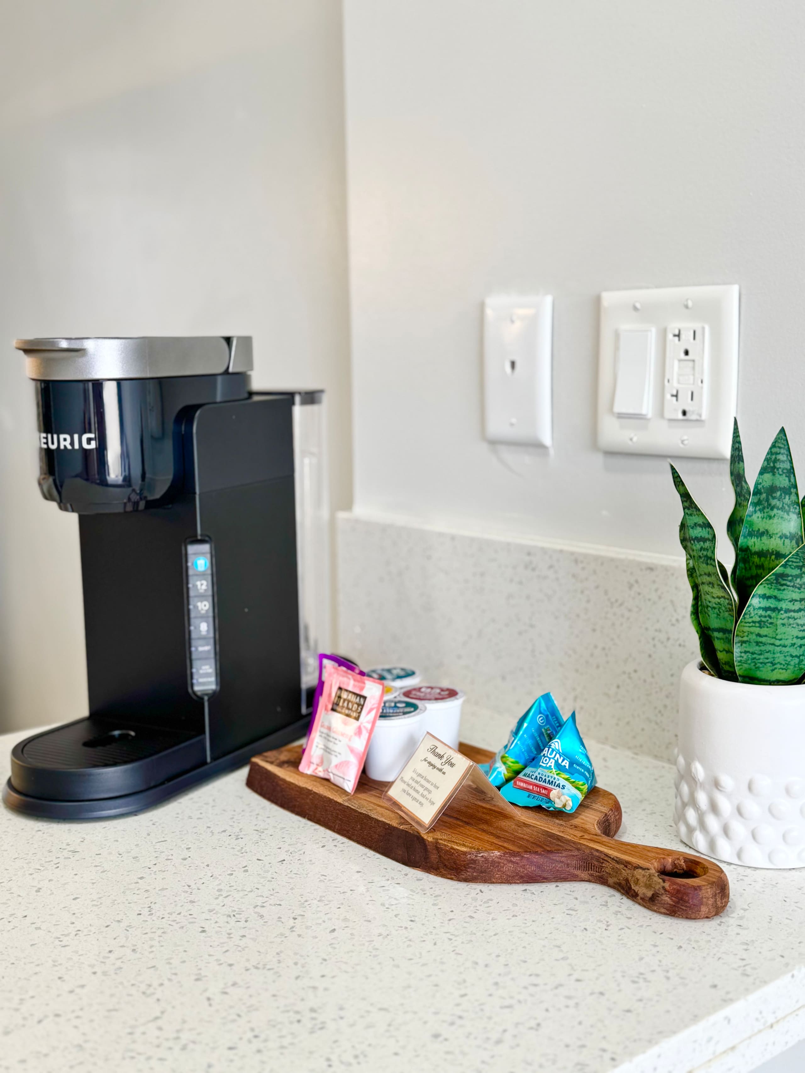 Condo in Honolulu · ★4.9 · Studio · 1 bed · 1 shared bath - Image 12