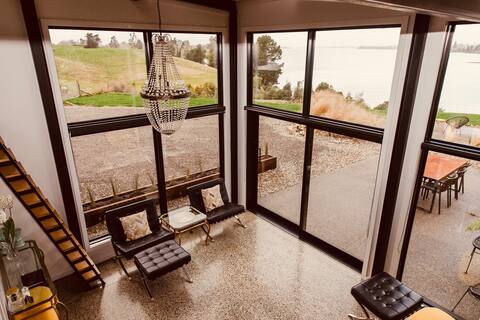 Pohutukawa Farm, Mapua Inlet, sea views.