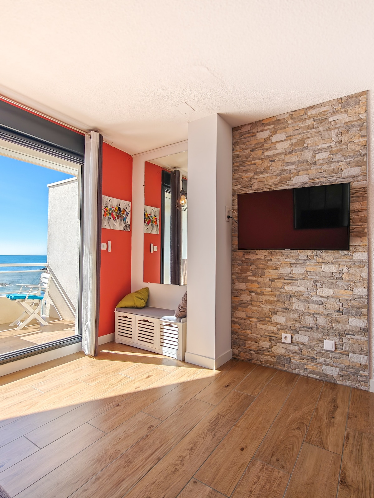 Successful Airbnb property: Studio 38, waterfront, secure private parking, Wi-Fi in Palavas Les Flots