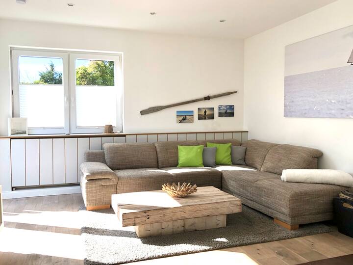 Bright apartment with fireplace, sauna, garden & veranda