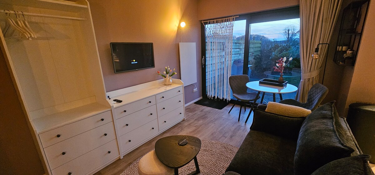 Successful Airbnb property: Studio by the Sea in Oostkapelle. Sun, sea and forest. in Randduin