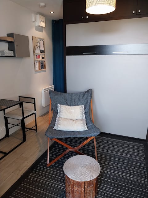 Top performing Airbnb: Private studio, very quiet and well-equipped. in Bourg L'évesque La Touche Moulin Du Comte