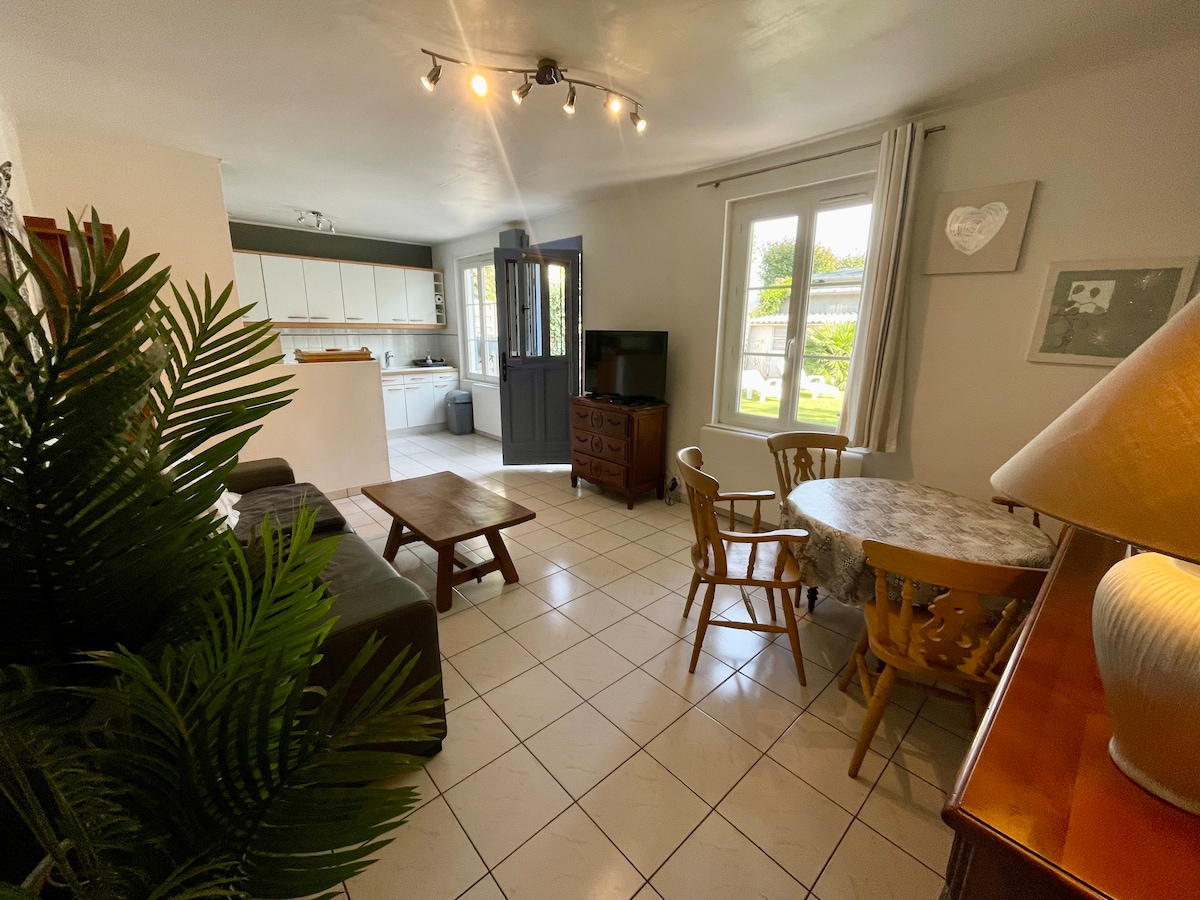 Popular Airbnb listing: Single-storey house, garden in the heart of Cabourg in Cabourg