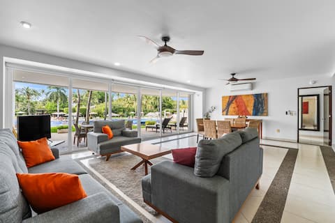 Oceanfront condo in Nuevo Vallarta