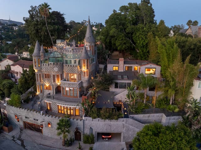 Modern Vintage Compound 11 BDRM 12BA