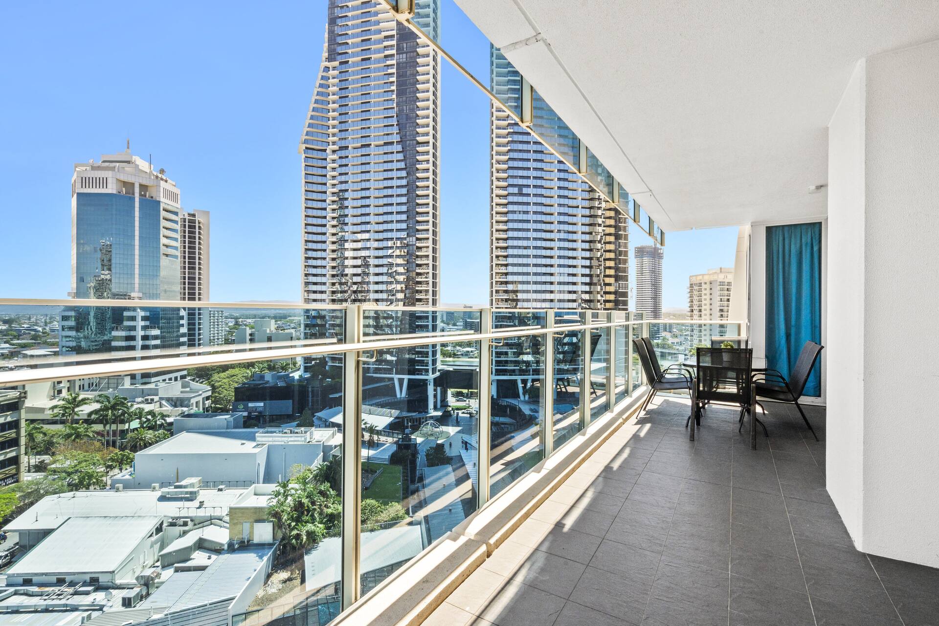 H'Residences – 2 Bed City View — Q Stay — foto 5
