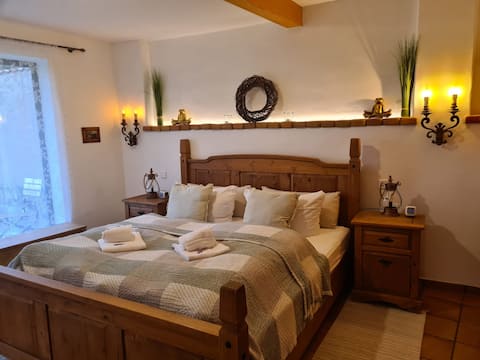 Romantic house with sauna and fireplace near the lake