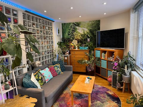 Popular Airbnb listing: Quiet urban jungle in Covent Garden for 7 guests! in City Of Westminster