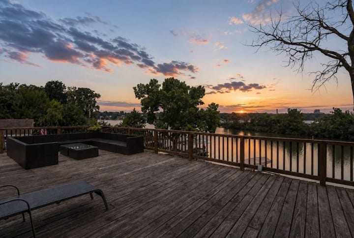 Spacious Lakeside Getaway Decatur