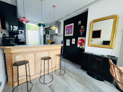 Top performing Airbnb: Beautiful studio Suresnes/Puteaux La Défense in Puteaux