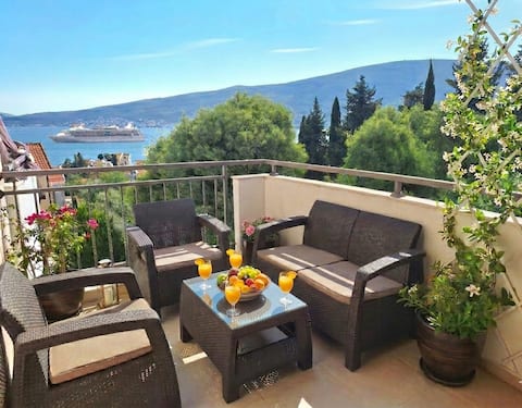 Porto Bello Lux ( Sea View & Swimming Pool, Cozy )