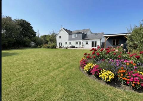Summer Meadow House, Peaceful, beach 5 min away