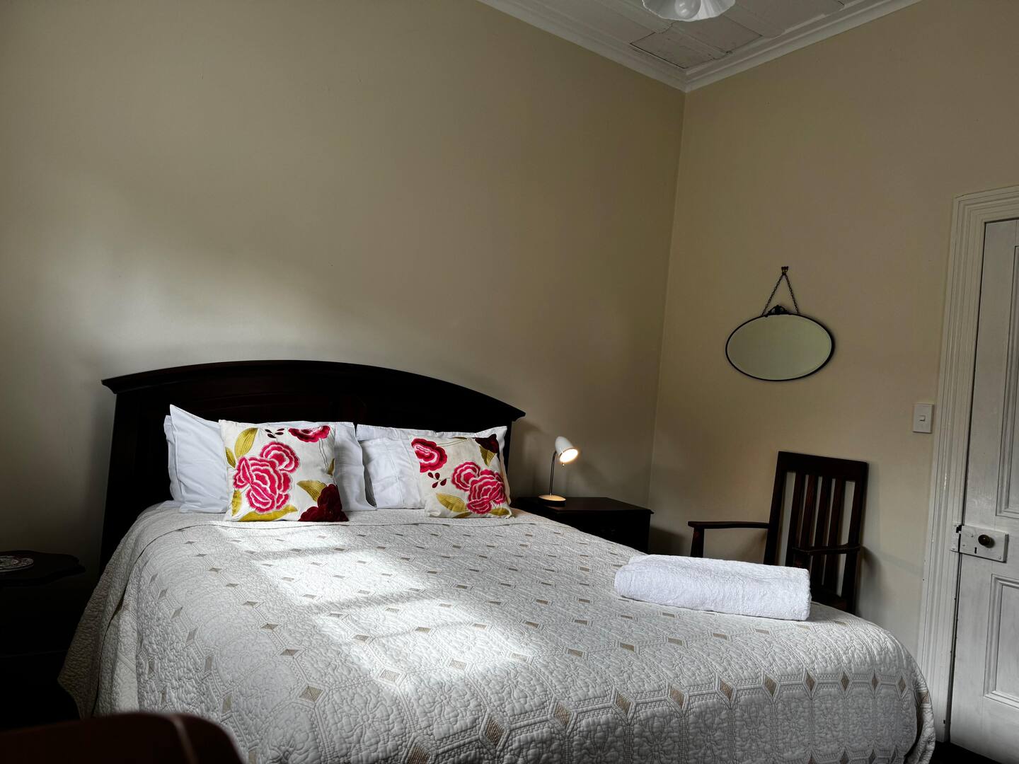 Enjoy A Cosy Cottage With Modernised Interior. 4