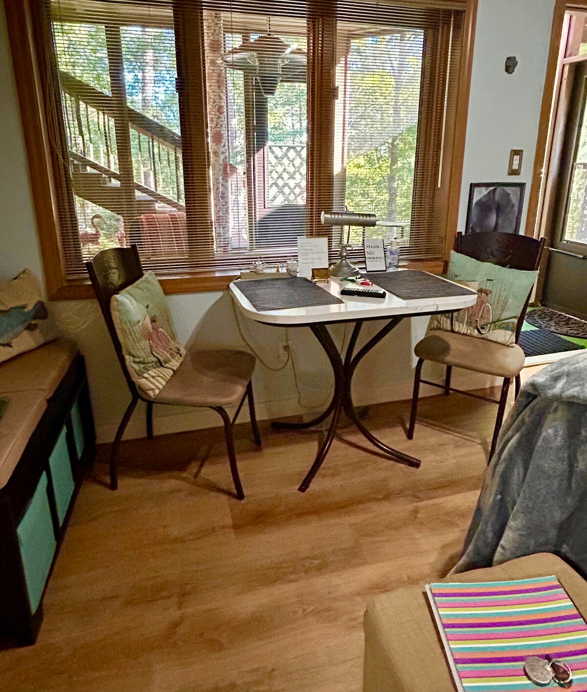 Cena informal y/o espacio de trabajo.