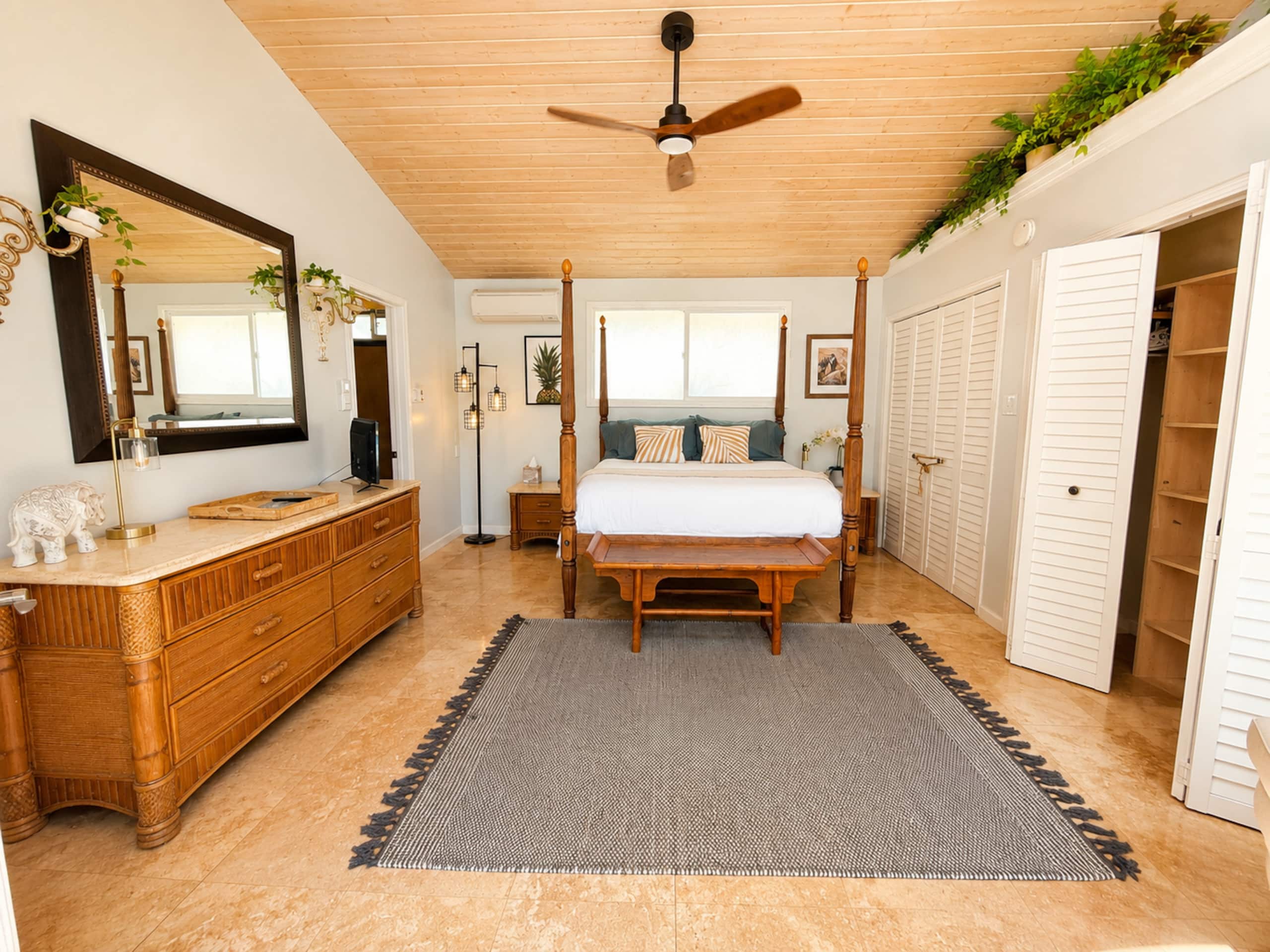 Tropical Pool Retreat -Private Suite - Ocean Views - Photo 15