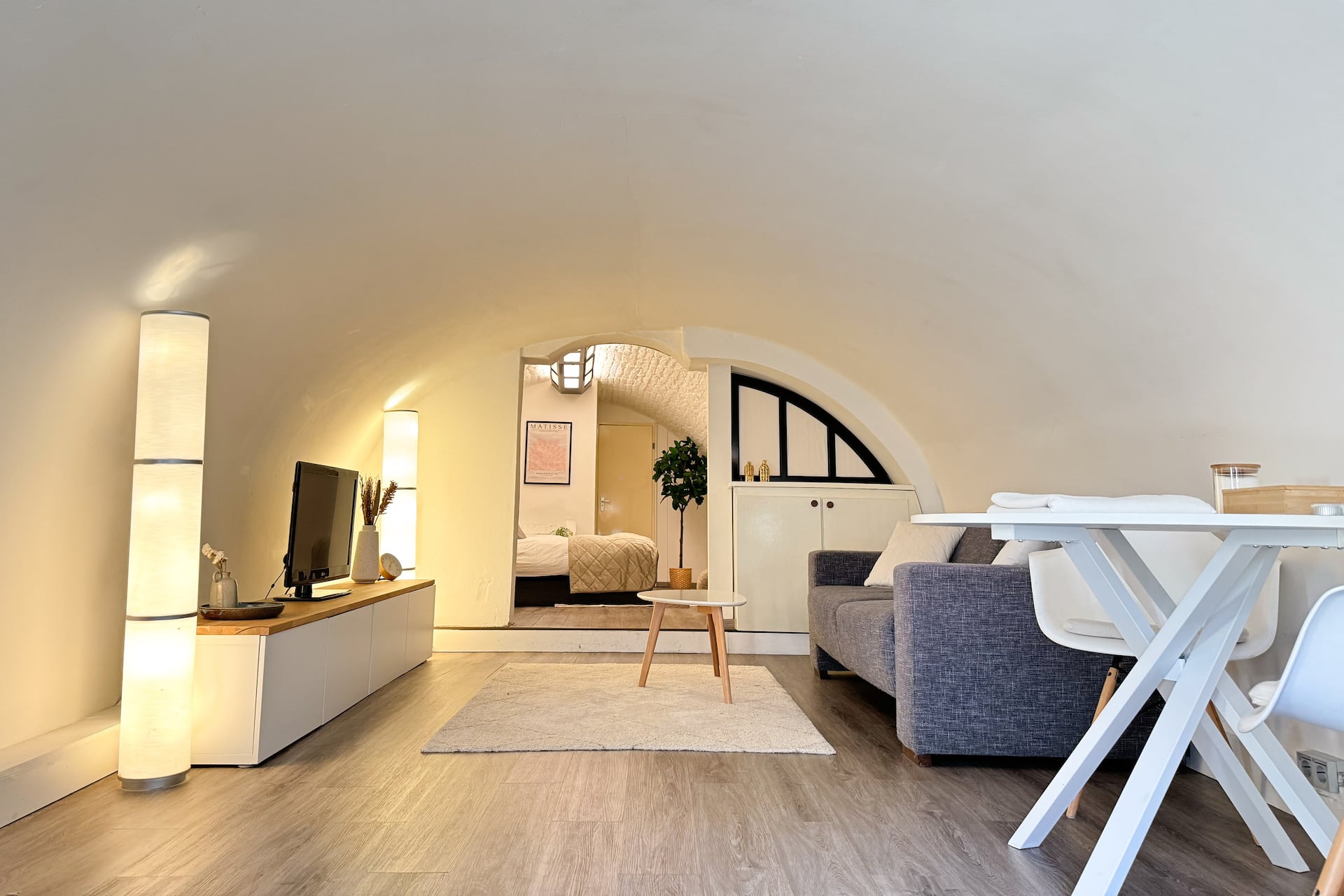 Bed By The Canal Utrecht