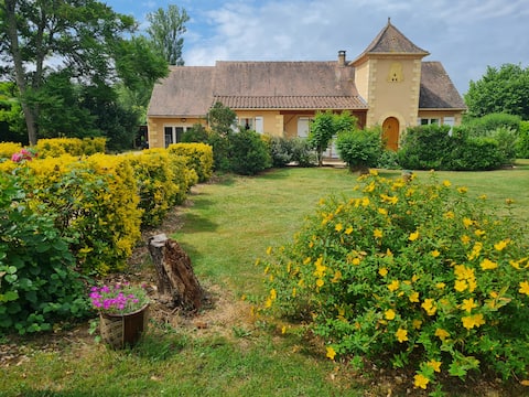 House with heated private pool and spa