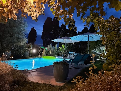 Two-room apartment with an exclusive pool, large garden, and sea