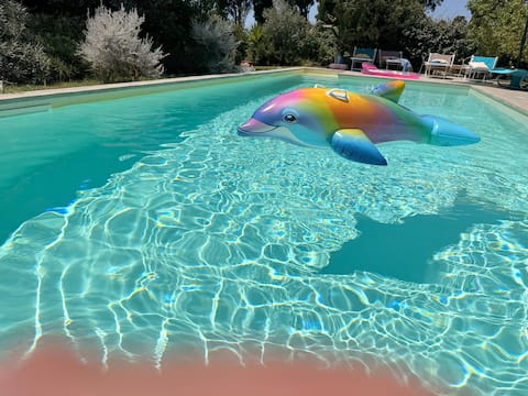 Two-room apartment with exclusive pool, large garden, sea