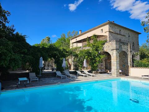 Mas de Fontbonne with heated pool