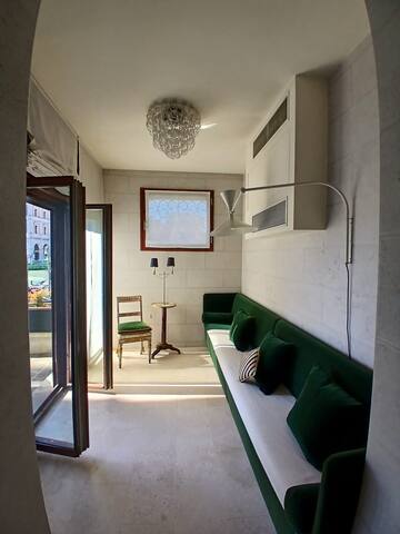 Grand Canal Diamond with terrace canal view gallery image 2