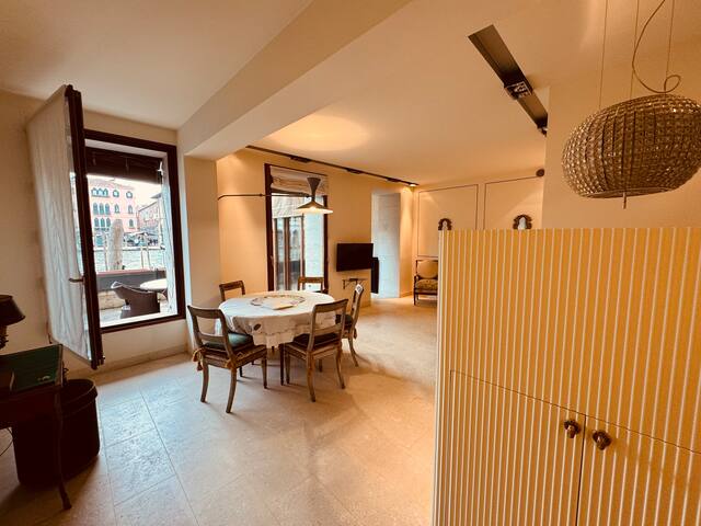 Grand Canal Diamond with terrace canal view gallery image 4