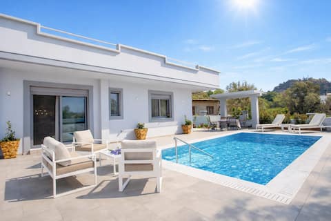 Luxury Private villa with pool The Sisters Villa