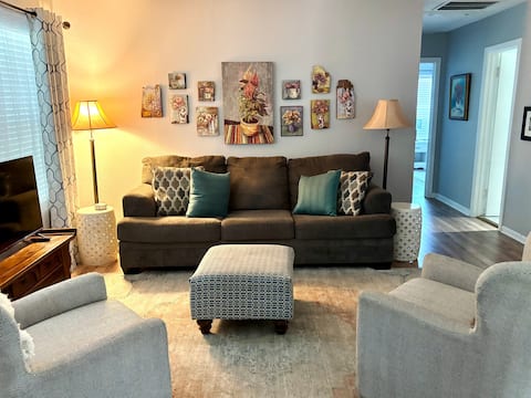 Top Airbnb: Spring Getaway 2 BR + Dog Friendly Yard in Bryan