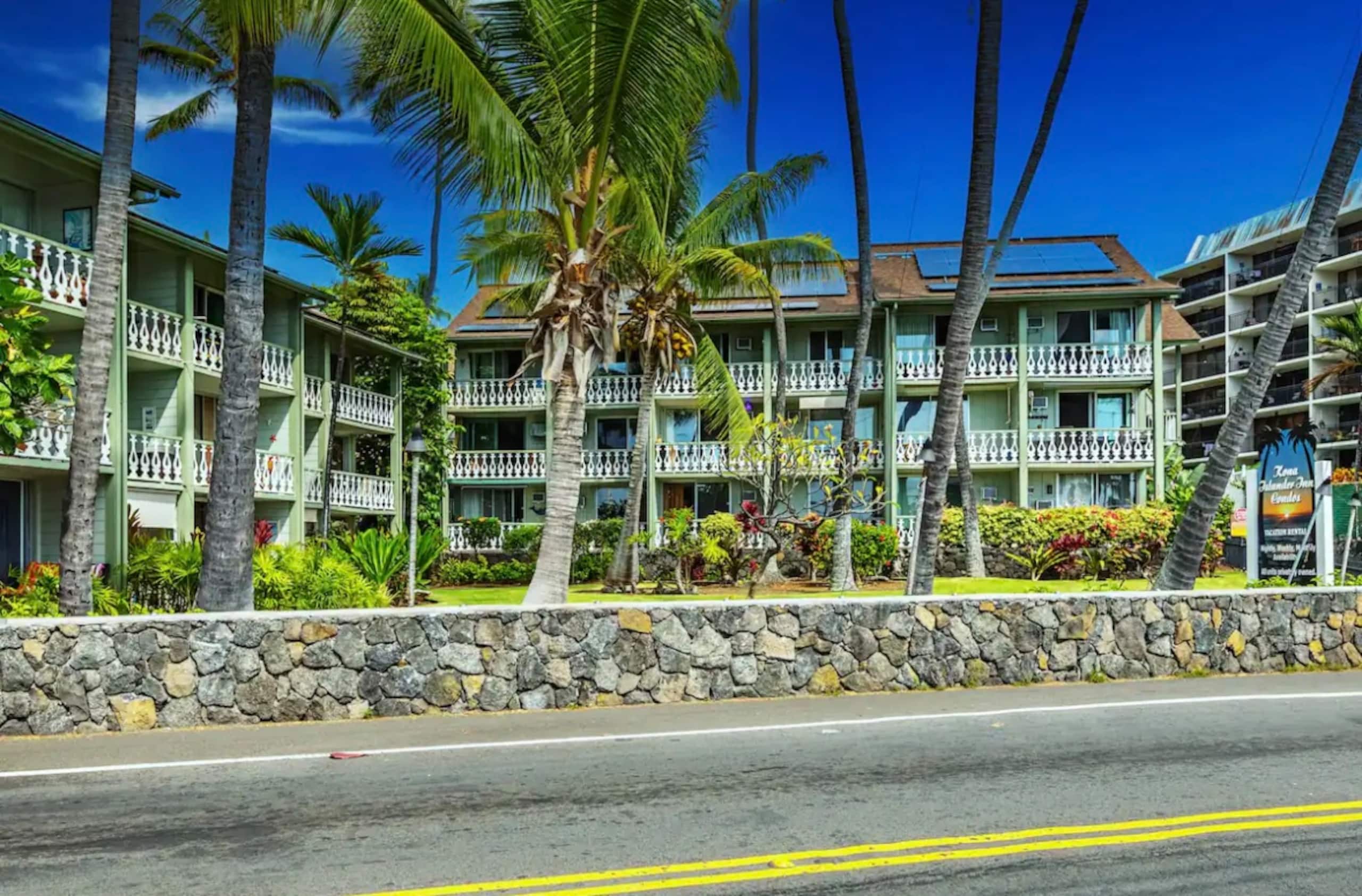 Condo in Kailua-Kona · ★4.77 · Studio · 2 beds · 1 private bath - Image 10