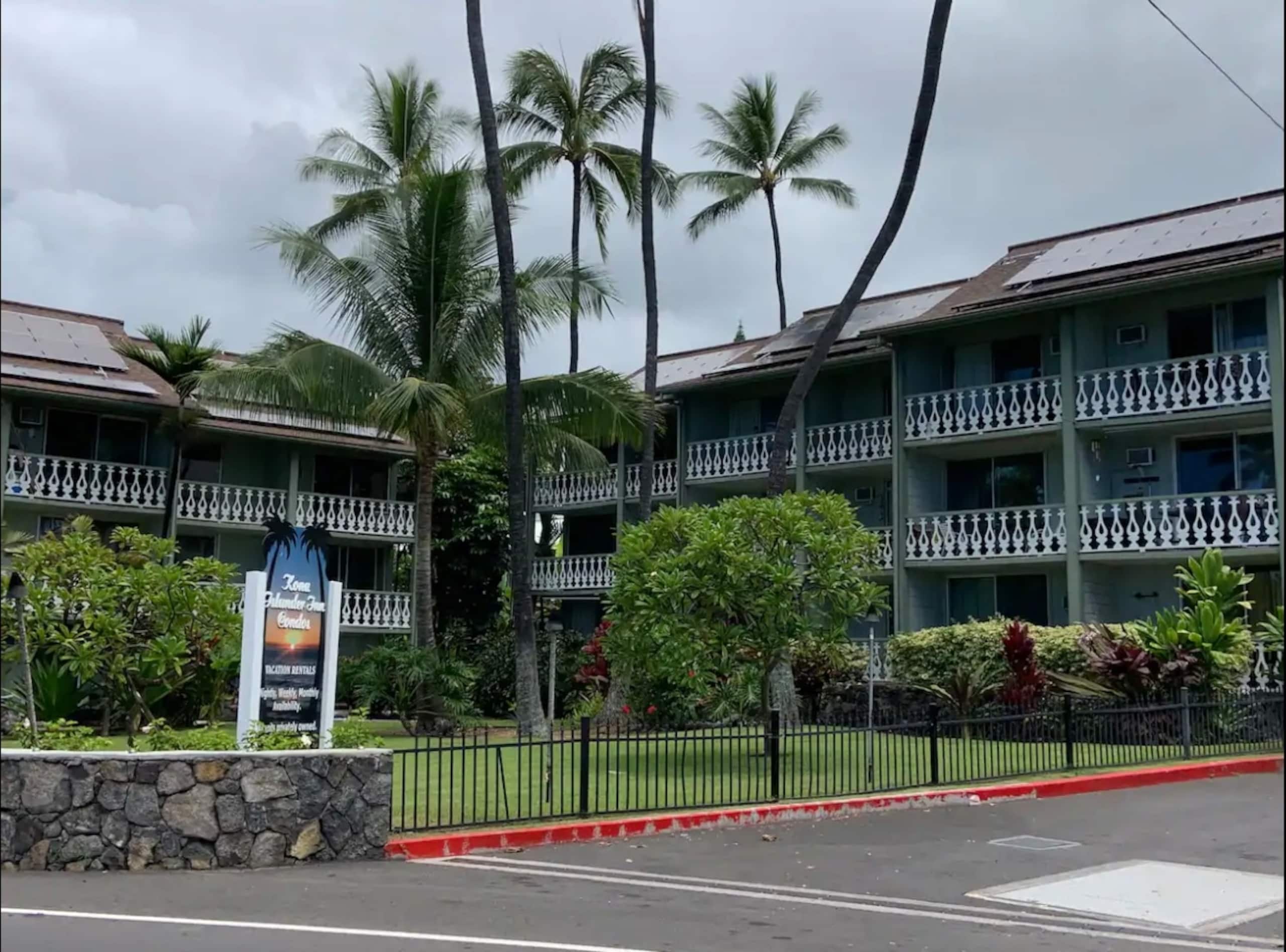 Condo in Kailua-Kona · ★4.77 · Studio · 2 beds · 1 private bath - Image 15