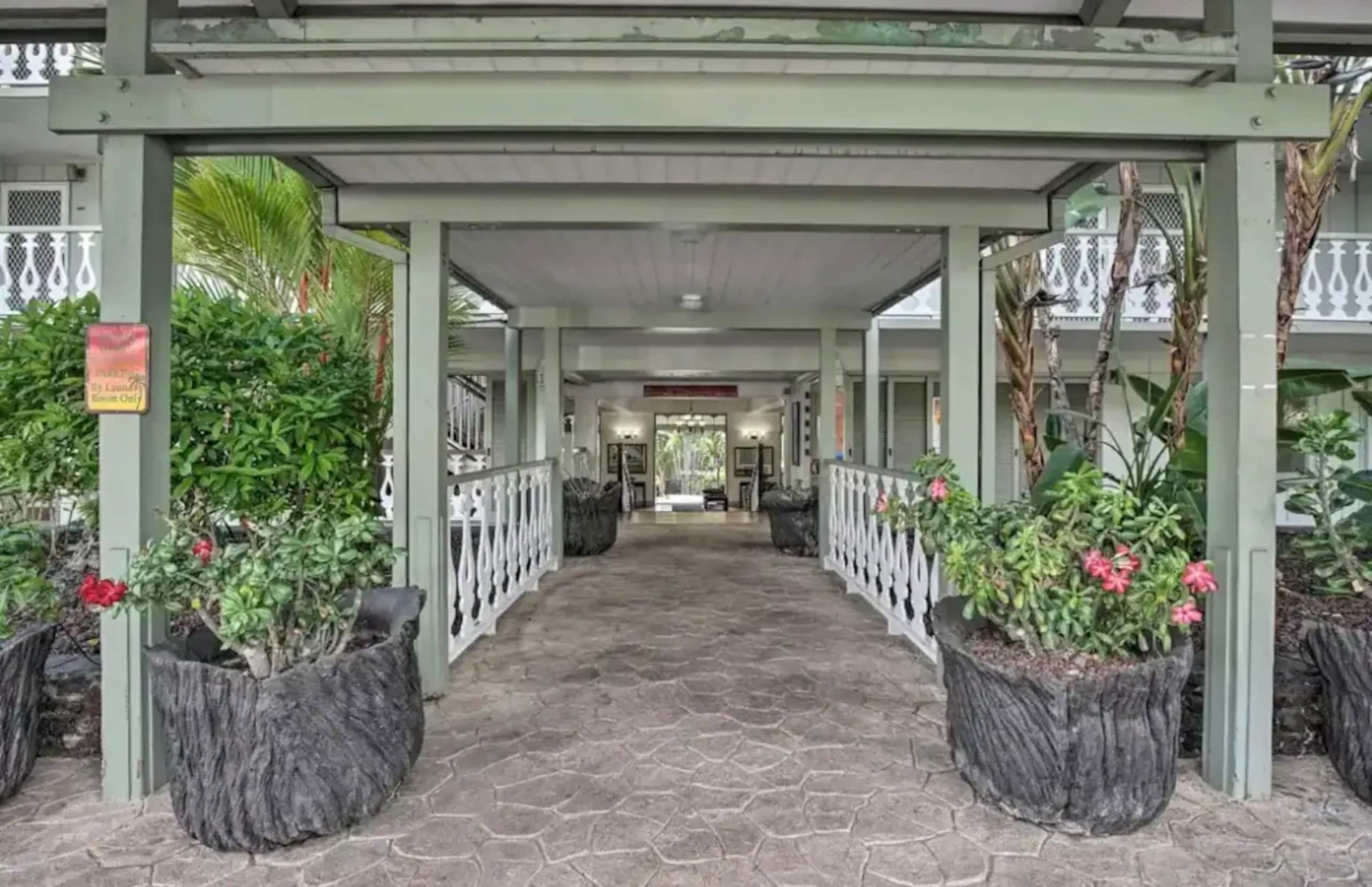 Condo in Kailua-Kona · ★4.77 · Studio · 2 beds · 1 private bath - Image 21