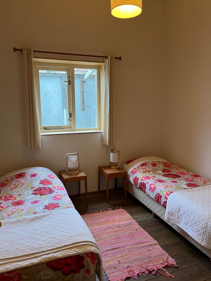 غرفة النوم 2