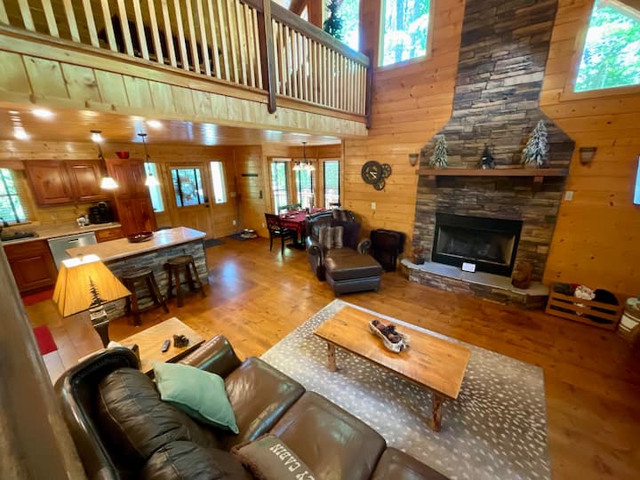 Fireside - Rustic Charm Yet Luxurious & Fun - Blue Ridge, GA