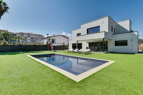 CoastalVillas - Villa Malibu with water park