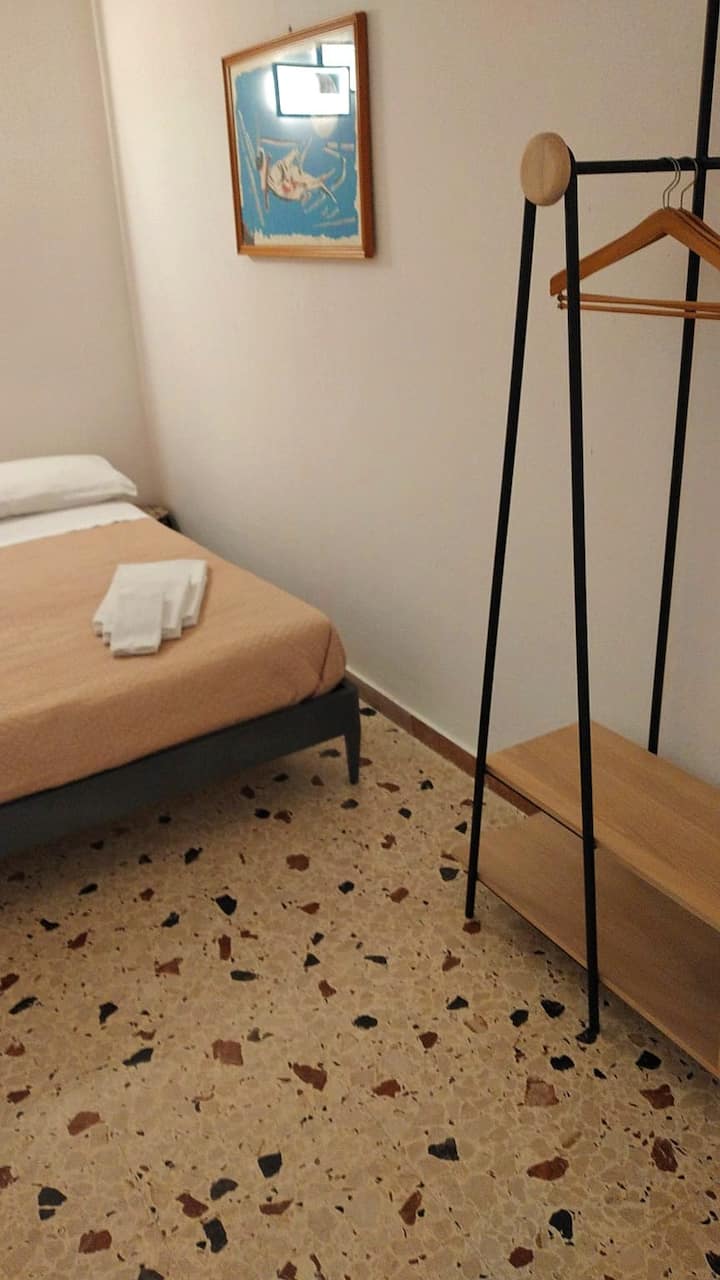 camera da letto ,letto alla francese