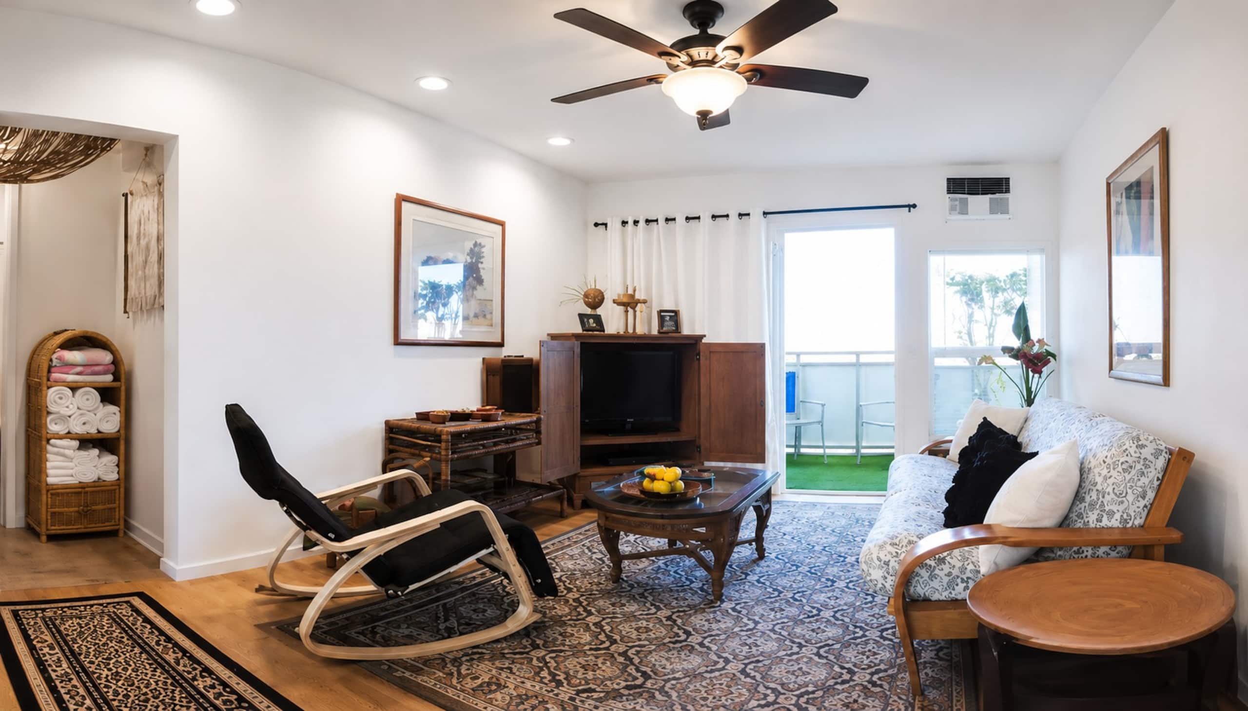 Condo in Kailua · ★4.83 · 1 bedroom · 2 beds · 1 private bath - Image 3