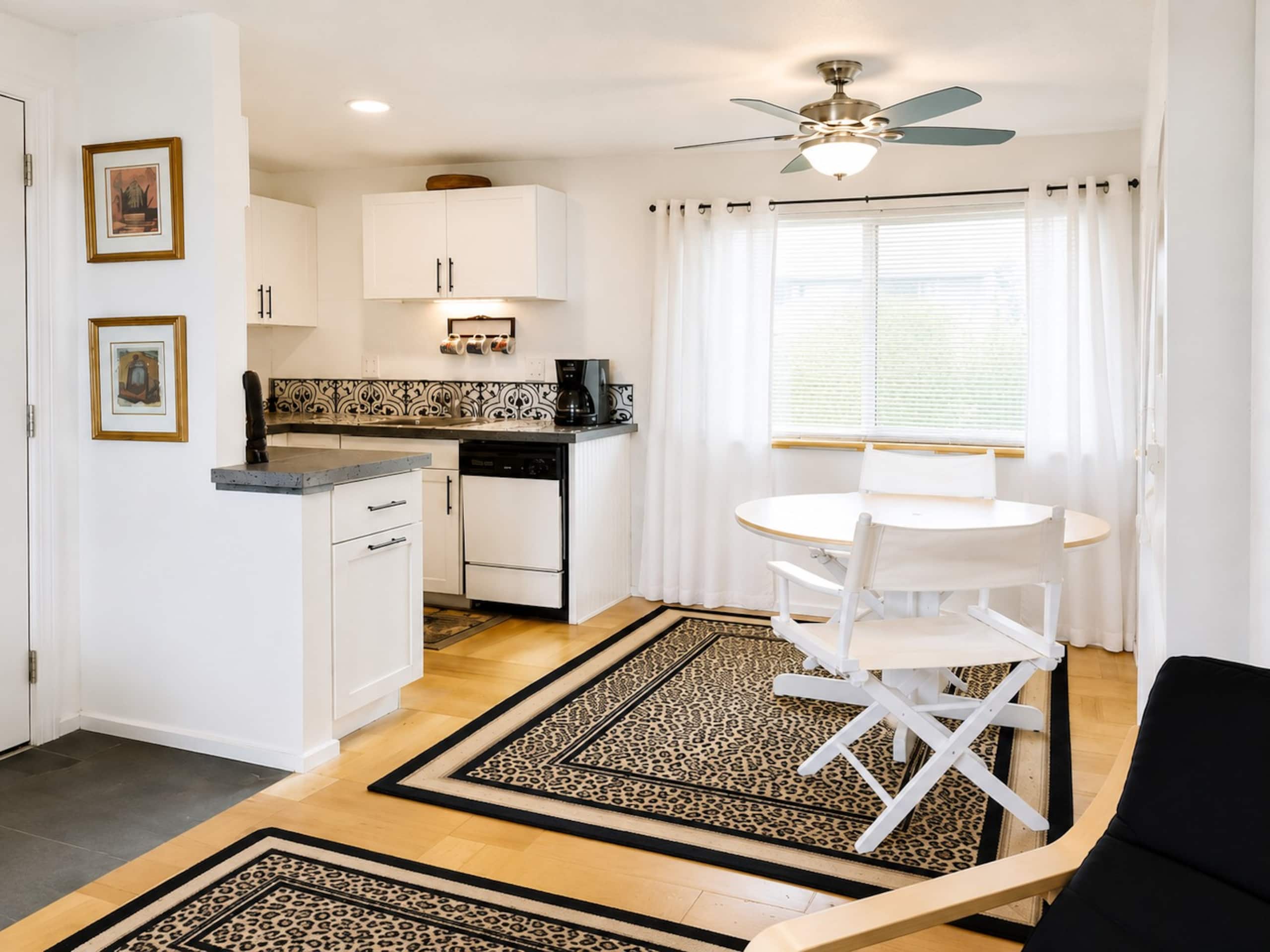 Condo in Kailua · ★4.83 · 1 bedroom · 2 beds · 1 private bath - Image 8