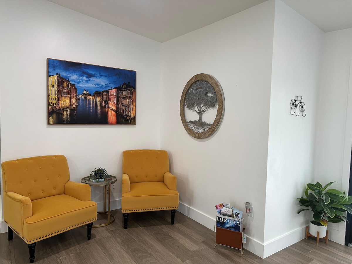 Top performing Airbnb: Modern family retreat in Tamiami